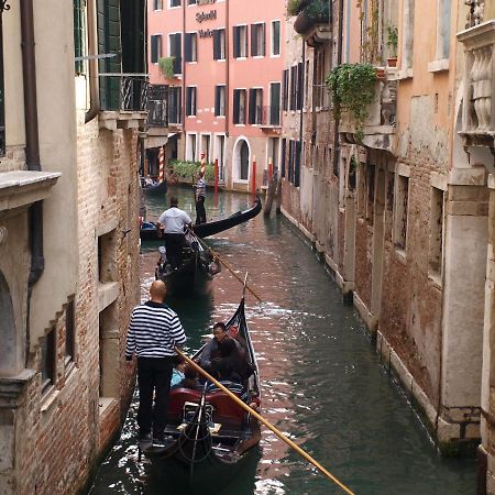 Ferienwohnung Al Pozzo Dei Scoacamini, 100 M From San Marco, Ground Floor Venedig Exterior foto