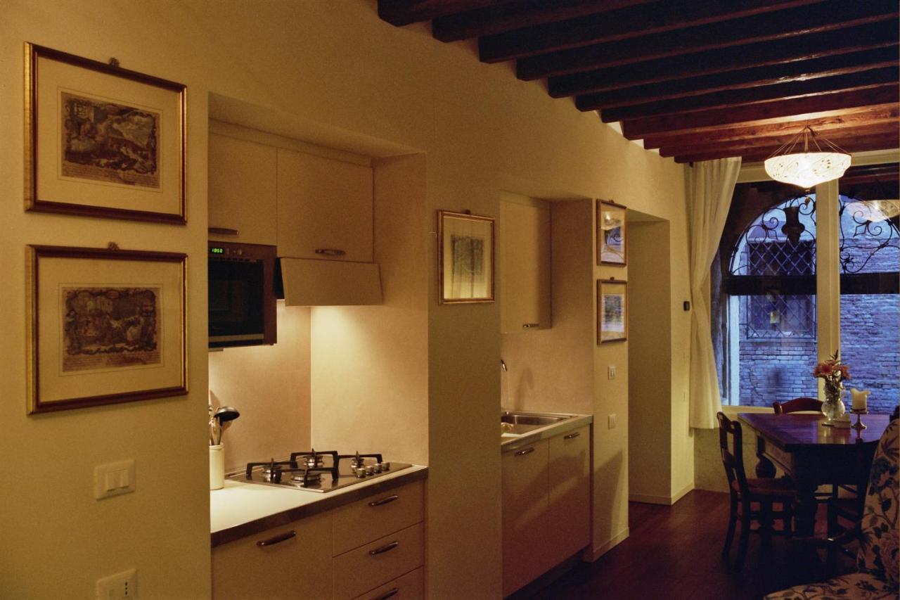 Ferienwohnung Al Pozzo Dei Scoacamini, 100 M From San Marco, Ground Floor Venedig Exterior foto
