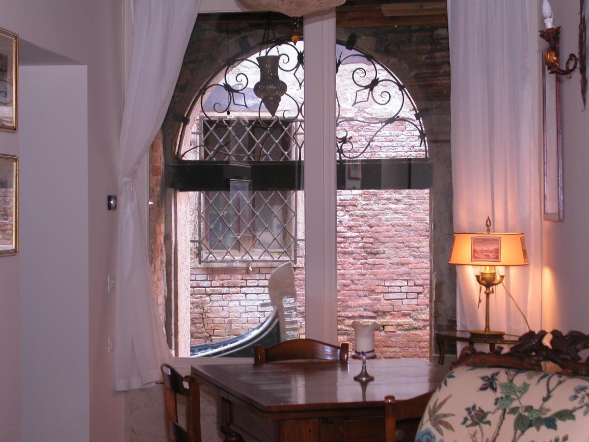 Ferienwohnung Al Pozzo Dei Scoacamini, 100 M From San Marco, Ground Floor Venedig Exterior foto