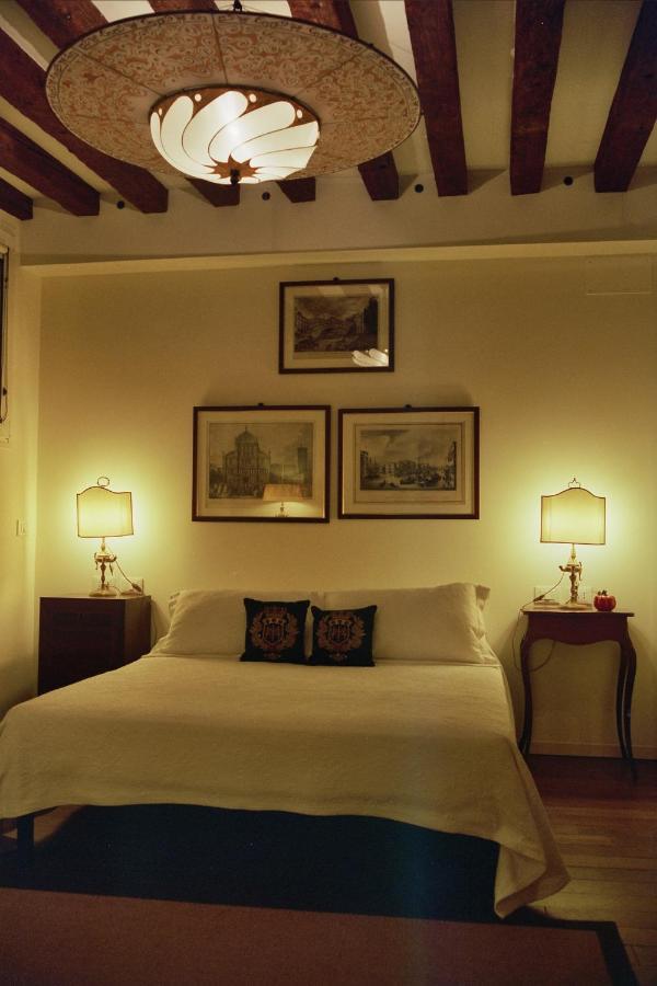 Ferienwohnung Al Pozzo Dei Scoacamini, 100 M From San Marco, Ground Floor Venedig Exterior foto
