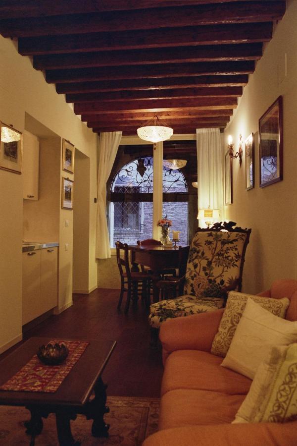 Ferienwohnung Al Pozzo Dei Scoacamini, 100 M From San Marco, Ground Floor Venedig Exterior foto