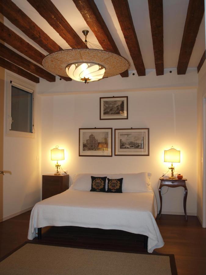 Ferienwohnung Al Pozzo Dei Scoacamini, 100 M From San Marco, Ground Floor Venedig Exterior foto