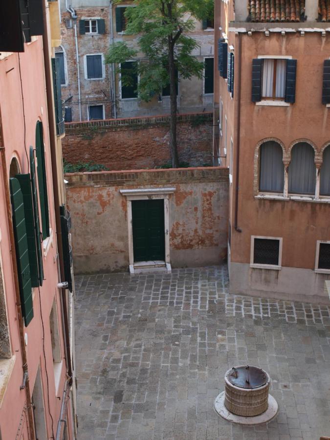 Ferienwohnung Al Pozzo Dei Scoacamini, 100 M From San Marco, Ground Floor Venedig Exterior foto