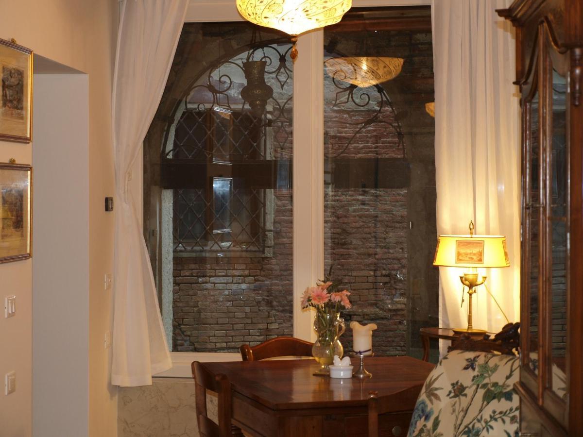 Ferienwohnung Al Pozzo Dei Scoacamini, 100 M From San Marco, Ground Floor Venedig Exterior foto
