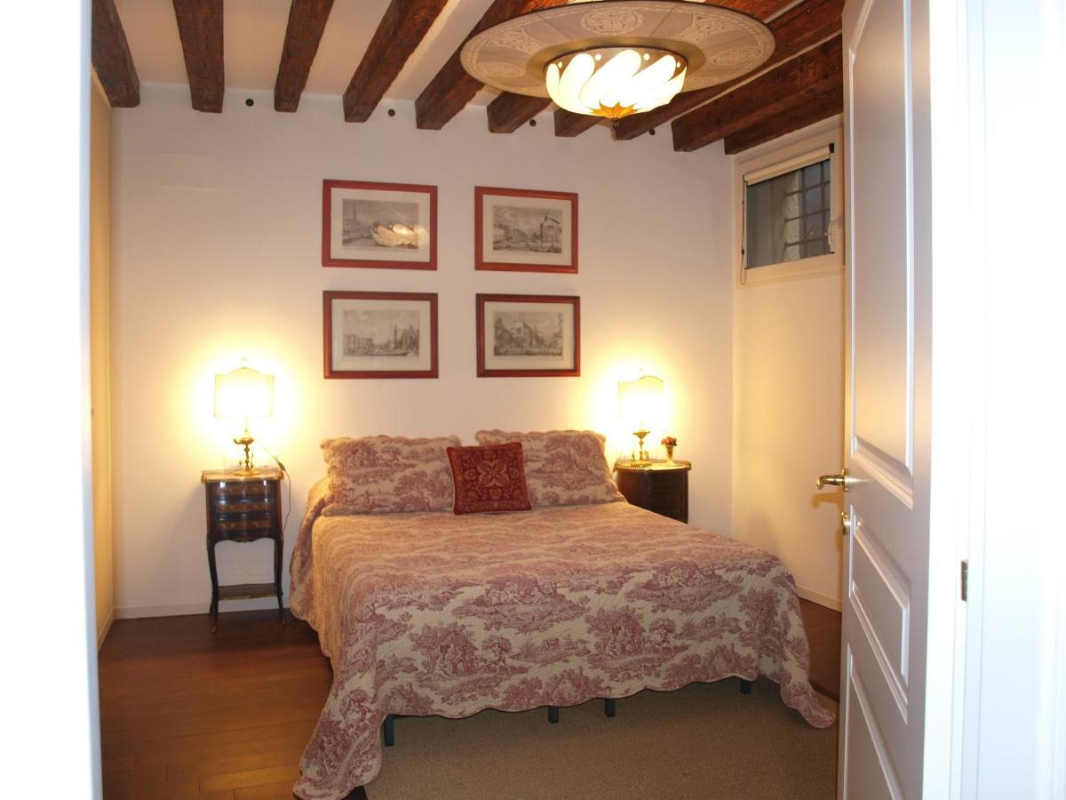 Ferienwohnung Al Pozzo Dei Scoacamini, 100 M From San Marco, Ground Floor Venedig Exterior foto