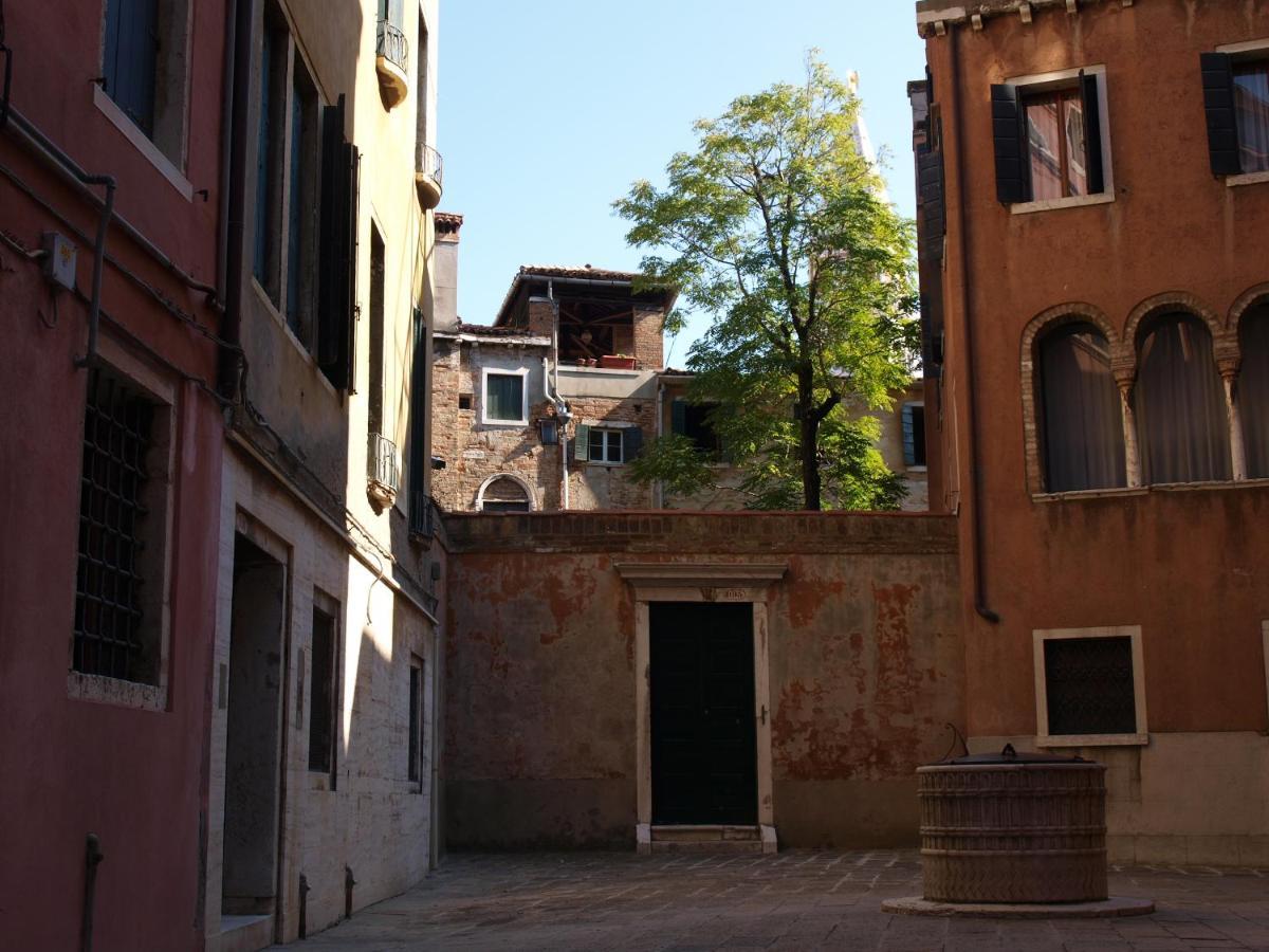 Ferienwohnung Al Pozzo Dei Scoacamini, 100 M From San Marco, Ground Floor Venedig Exterior foto