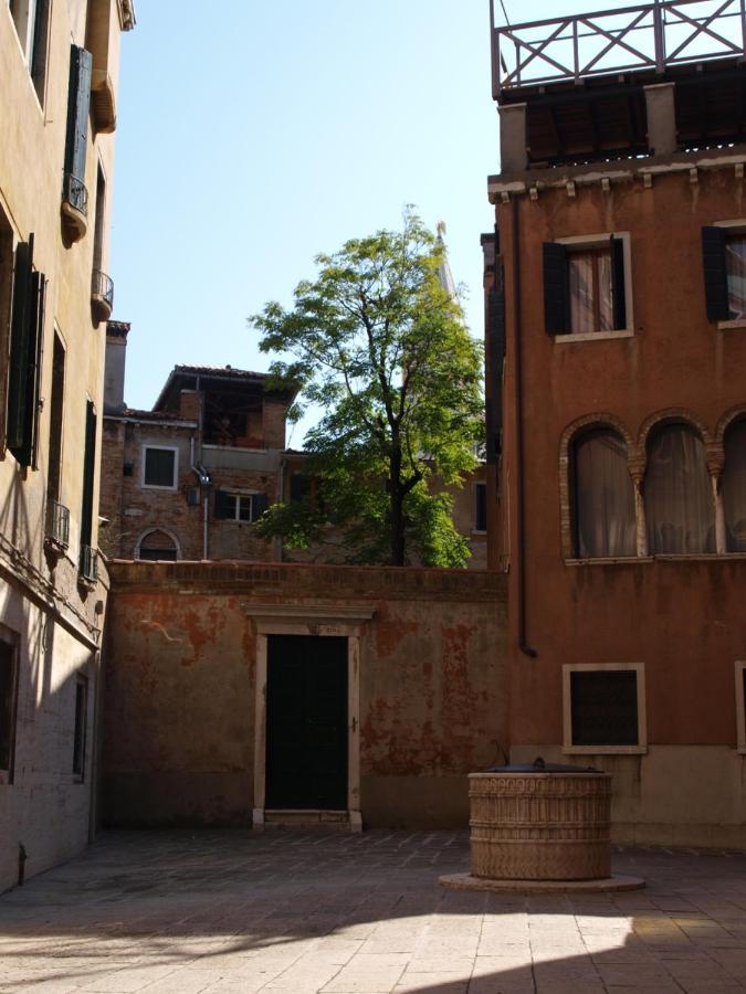 Ferienwohnung Al Pozzo Dei Scoacamini, 100 M From San Marco, Ground Floor Venedig Exterior foto