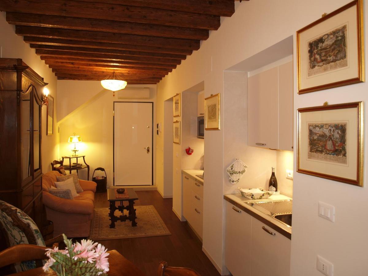 Ferienwohnung Al Pozzo Dei Scoacamini, 100 M From San Marco, Ground Floor Venedig Exterior foto